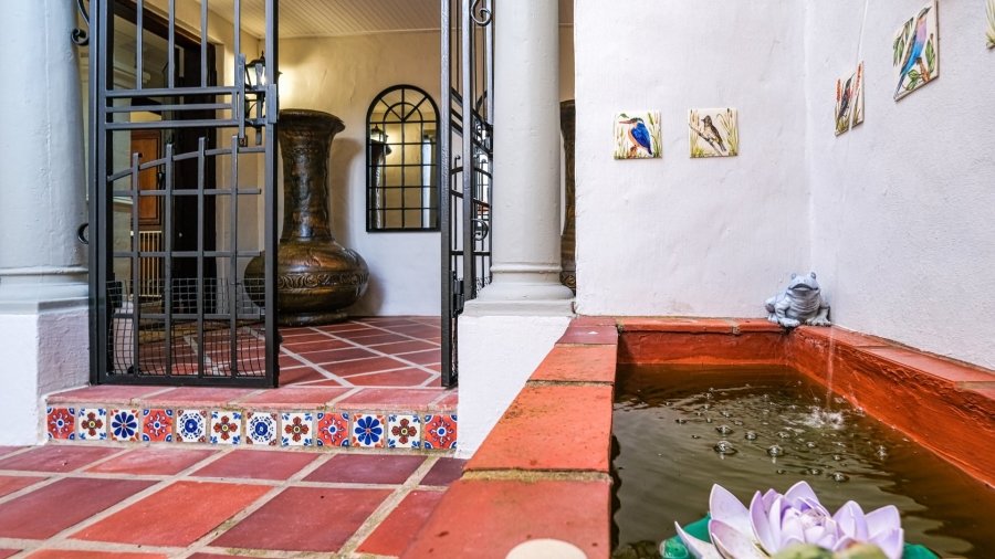 6 Bedroom Property for Sale in Kingfisher Creek Western Cape